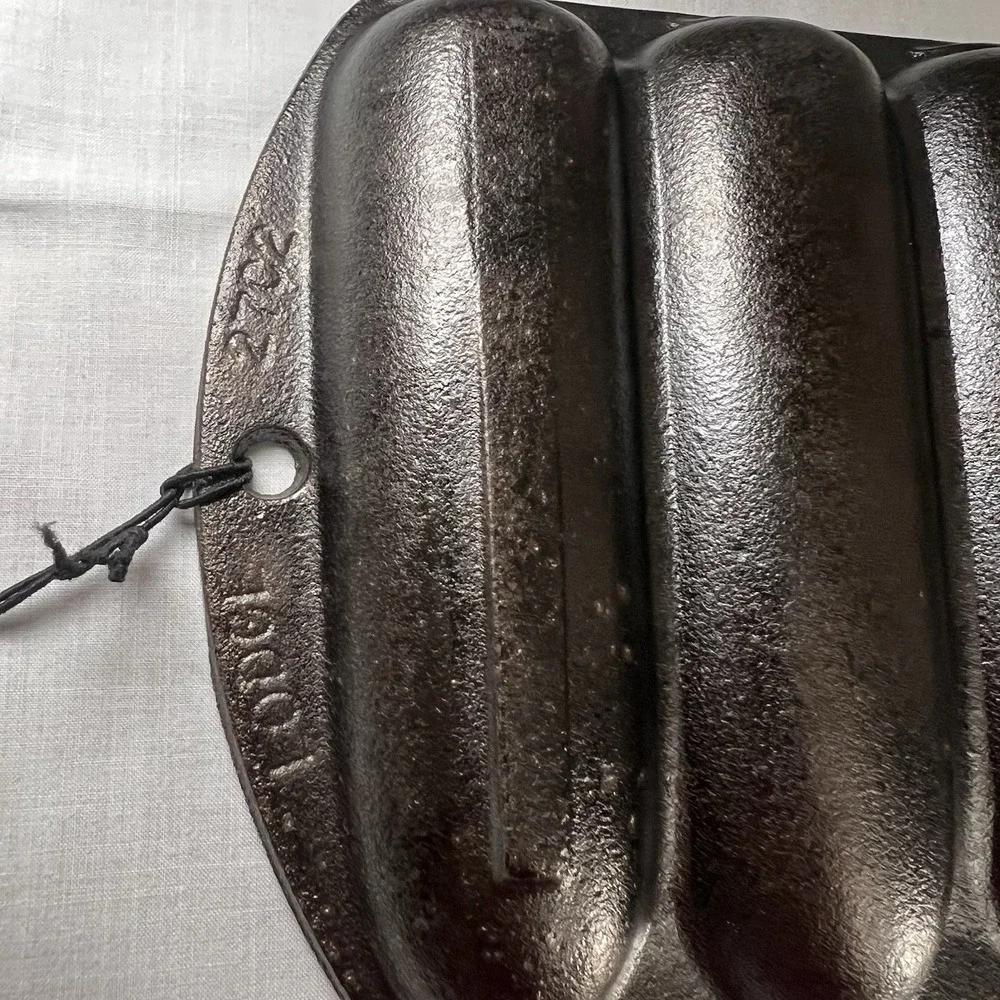 Lodge L27C3 Cast Iron 7 Cornstick Pan Pre-Seasoned Made USA New w/ Tag